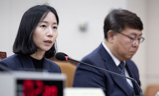 의원 질의에 답변하는 박은진 부사장