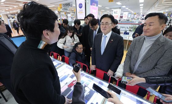 업계 관계자들 의견 듣는 유상임 과기부 장관