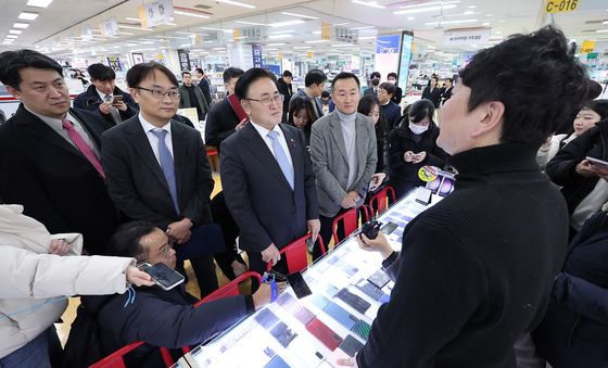 이동통신 업계 관계자들 의견 듣는 유상임 장관