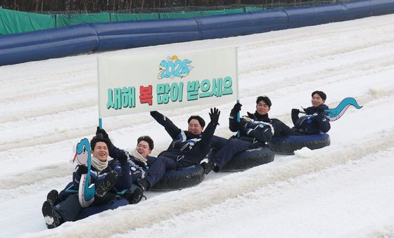 설 앞두고 새해 인사 보내는 에버랜드 직원들