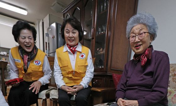 적십자사 '미상봉 이산가족 어르신 위로 방문'