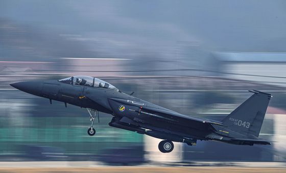 힘차게 이륙하는 F-15K