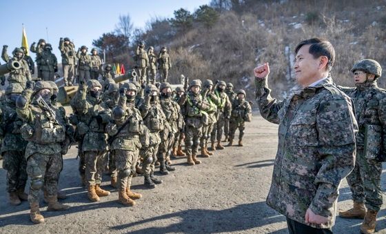 혹한기 훈련 찾아 장병들 격려하는 김선호 국방부장관 직무대행