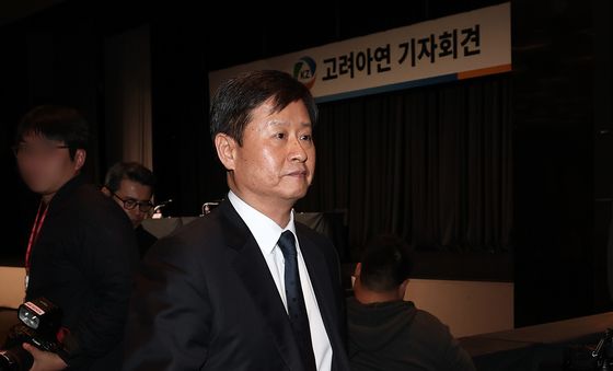 기자회견 마친 박기덕 고려아연 사장