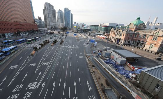긴 연휴에 적은 도심 차량 통행