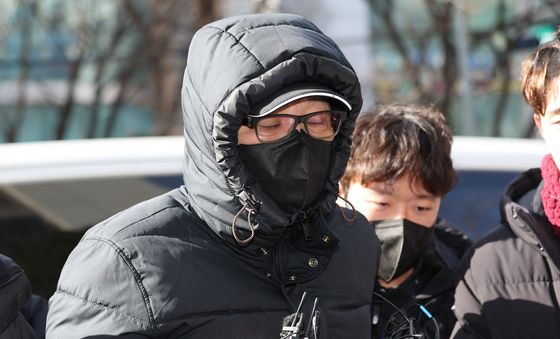 눈 감은 건진법사