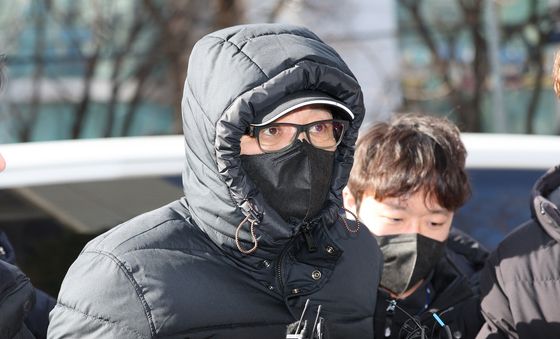 영장심사 법정 향하는 건진법사