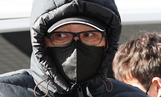 '정치자금법 위반' 건진법사, 영장심사 출석