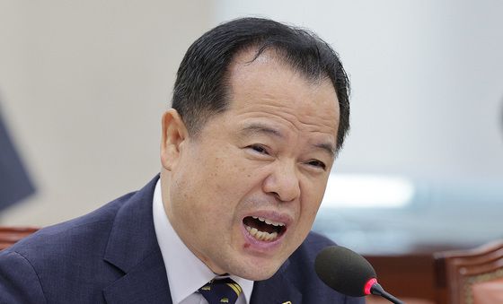 인사청문회 답변하는 위철환 중앙선관위원 후보