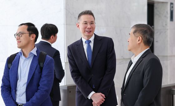 대화하는 김경훈 오픈 AI 코리아 총괄 대표