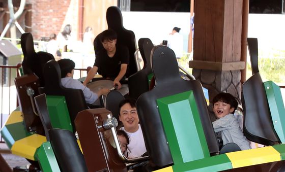 롯데월드 부산 신규 어트랙션 '댄싱모리스'