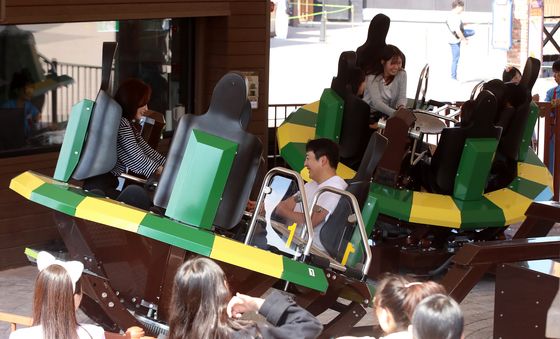 롯데월드 부산 신규 어트랙션 '댄싱모리스'