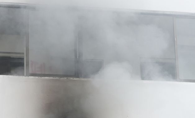 리튬이온배터리 폭발로 순식간에 연기 차오른 아파트