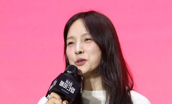 질문에 답하는 이효리