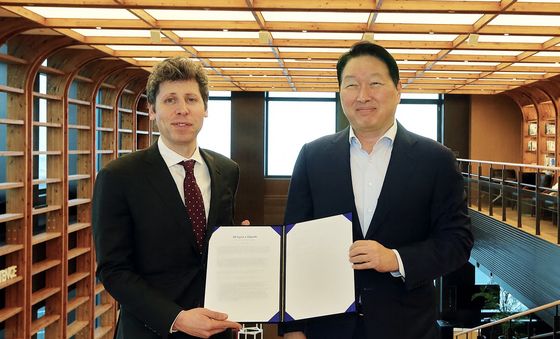 최태원 SK그룹 회장, 샘 올트먼 오픈AI 최고경영자와 MOU 체결