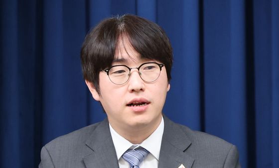 브리핑하는 하정우 AI수석