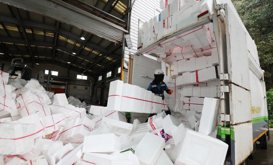 연휴 끝나고 모인 스티로폼