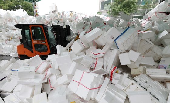연휴 끝나고 모인 스티로폼