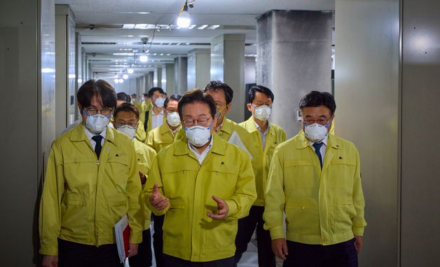 국가정보자원관리원 화재 현장 찾은 이재명 대통령