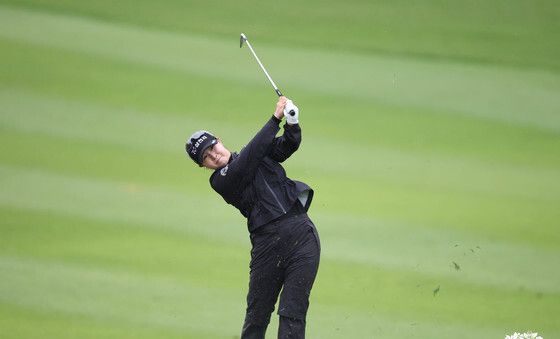 아이언샷 치는 고지우