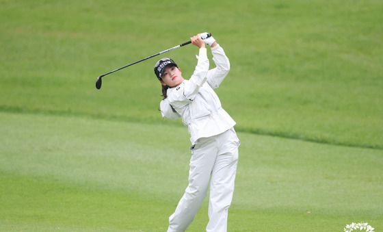 아이언샷 치는 노승희