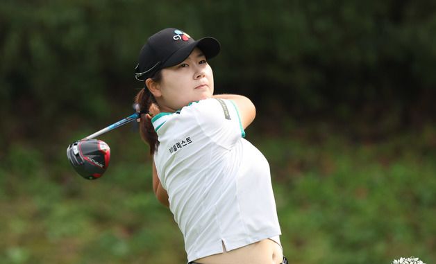 티샷하는 홍정민