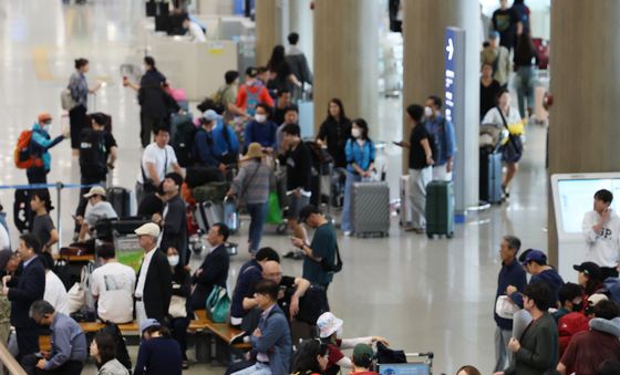 귀국 인파 몰린 인천공항