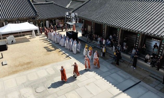 인묵·동환 스님 집전, 화엄사 괘불재 봉행