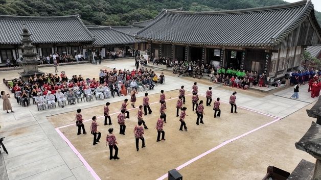 제2회 화엄사 라인댄스 대회, 구례 9개팀 기량 뽐내