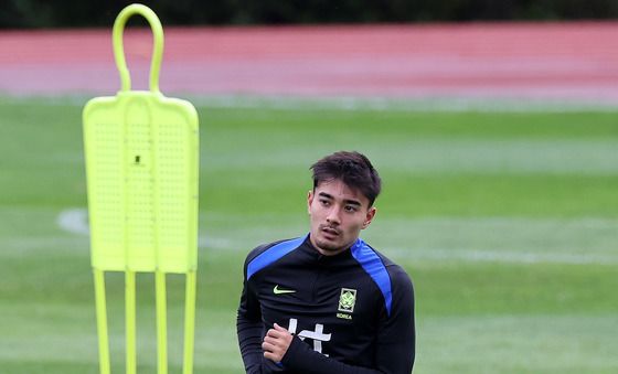 몸푸는 옌스 카스트로프