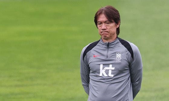 고심하는 홍명보 감독