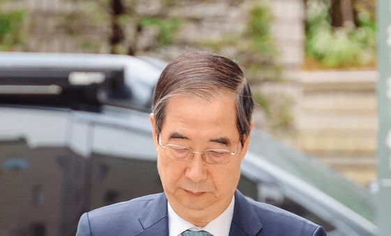 공판 출석하는 한덕수