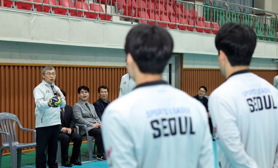 정근식 교육감, 전국체전 출전 고대부고 핸드볼팀 격려