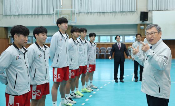 정근식 교육감, 전국체전 출전 고대부고 핸드볼팀 격려