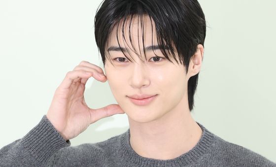 변우석, 향기로운 볼 하트