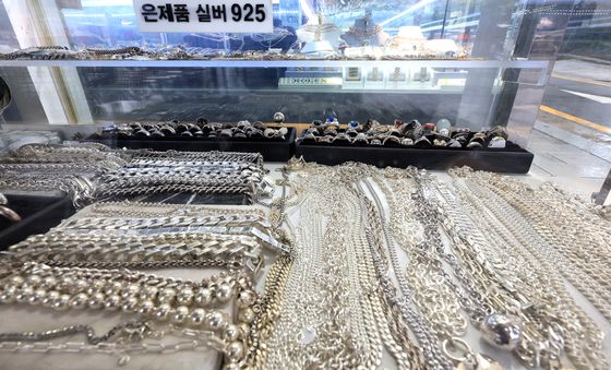 금값 따라 상승세 타는 은값