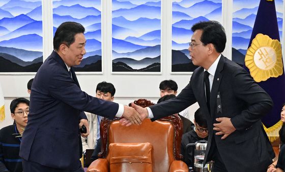 인사 나누는 김병기·송언석