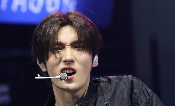 투어스 영재, 무대 위 상남자