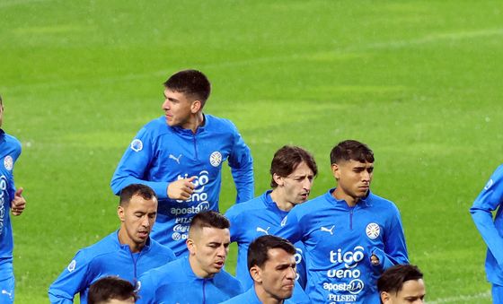 훈련하는 파라과이 대표팀