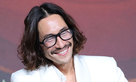 미소짓는 류승범