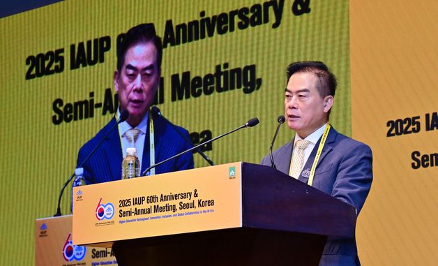 개회사하는 숀 첸 IAUP 회장