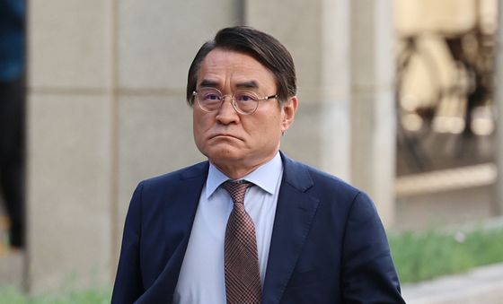 내란특검 향하는 윤 전 대통령 법률대리인 배보윤 변호사