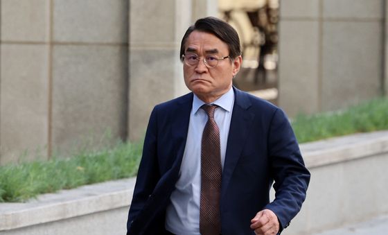 내란 특검 향하는 尹 전 대통령 볍률대리인 배보윤 변호사