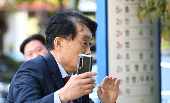 '뇌물수수 의혹' 하은호 군포시장 구속 갈림길