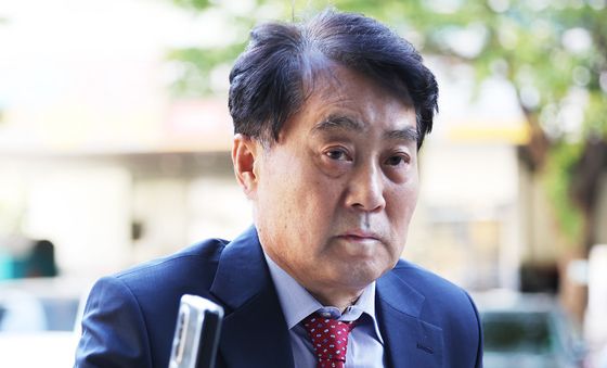 '뇌물수수 의혹' 하은호 군포시장 구속 갈림길