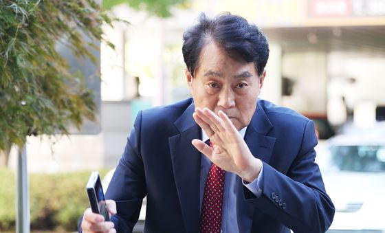 영장실질심사 출석하는 하은호 군포시장