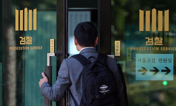 윤석열 전 대통령, 내란 특검 조사 출석