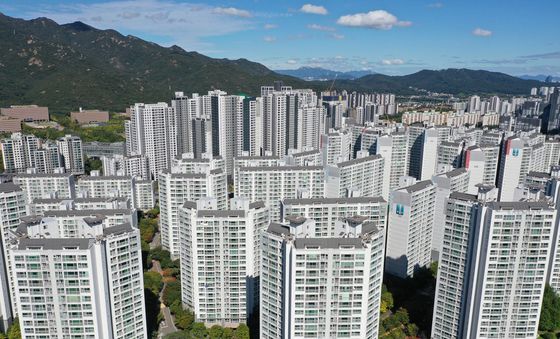 서울 전역, 과천·분당 등 경기도 12곳 규제지역 지정