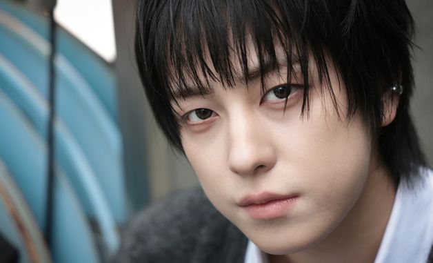 앤팀 타키, 치명적인 눈빛