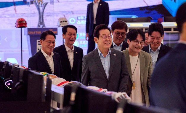 발걸음 옮기는 이재명 대통령